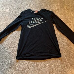 Small black and purple Nike long sleeve.